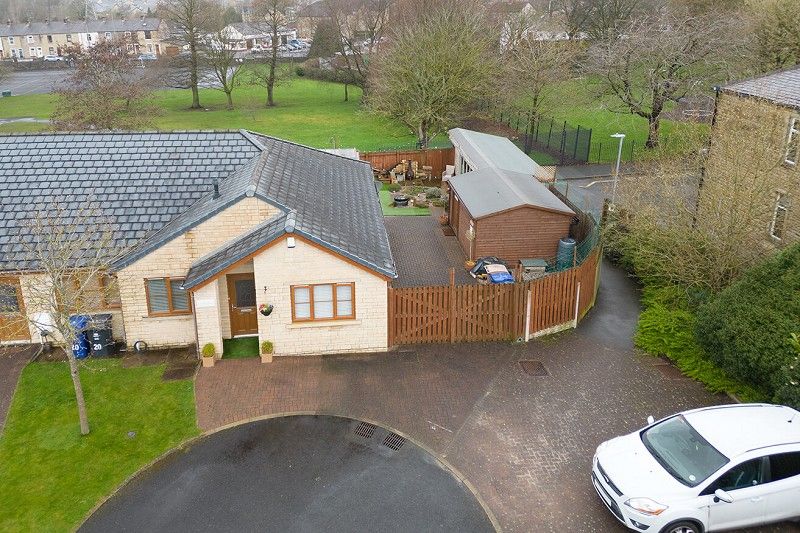 3 bed semidetached bungalow for sale in Groveside Park, Rosegrove