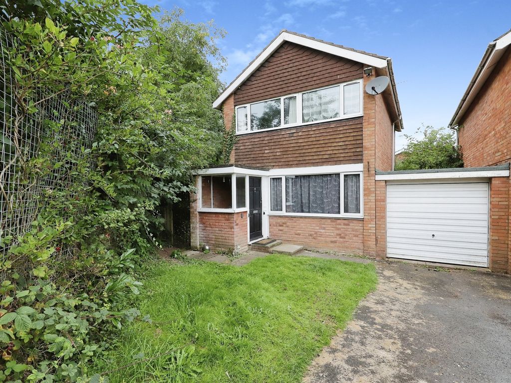 3 bed linkdetached house for sale in Yew Tree Walk, StourportOn