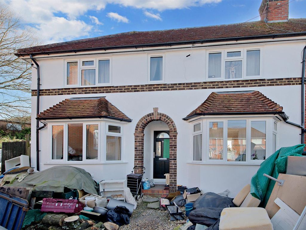 3 bed property for sale in Dulverton Gardens, Reading RG2, £375,000