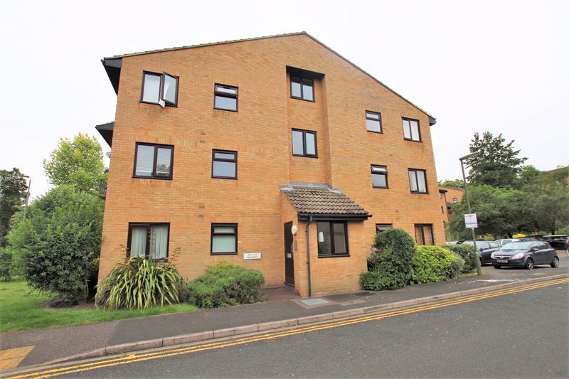 Studio to rent in The Rowans, Woking GU22 Zoopla