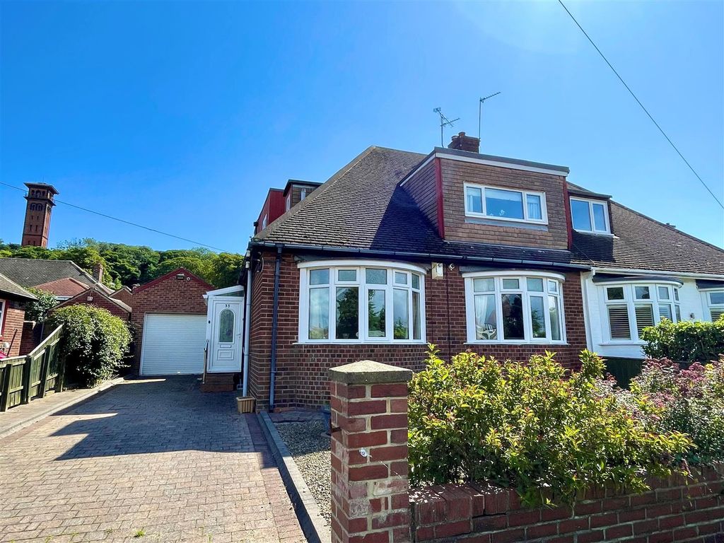 4 bed semidetached bungalow for sale in Cleadon Hill Road, South
