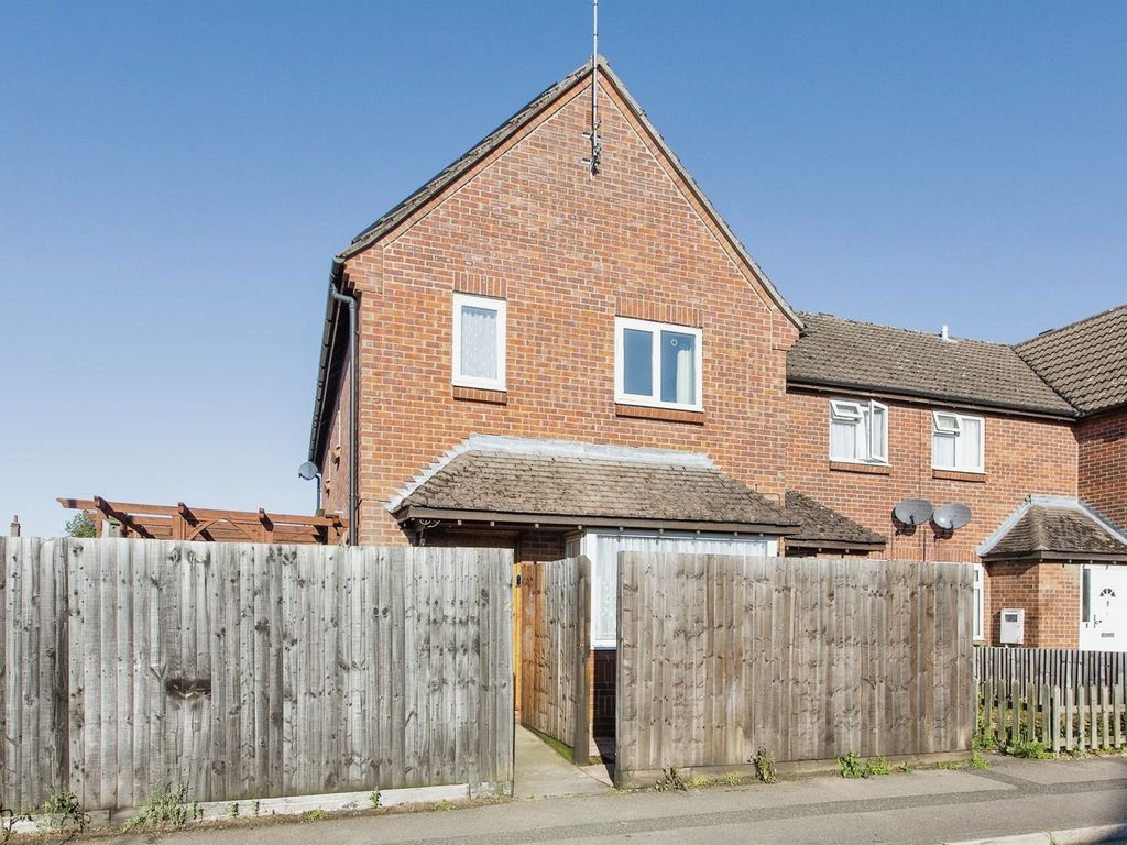 2 bed end terrace house for sale in Windmill Lane, Raunds