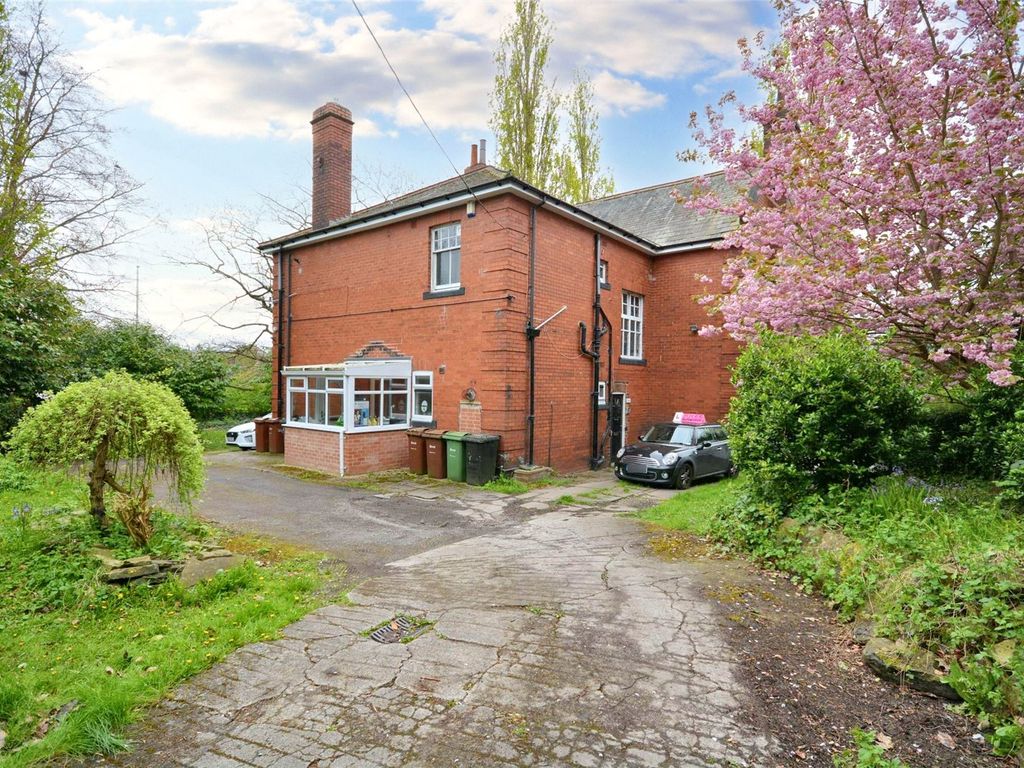 2 bed flat for sale in Flat B, Henconner Lane, Bramley, Leeds, West