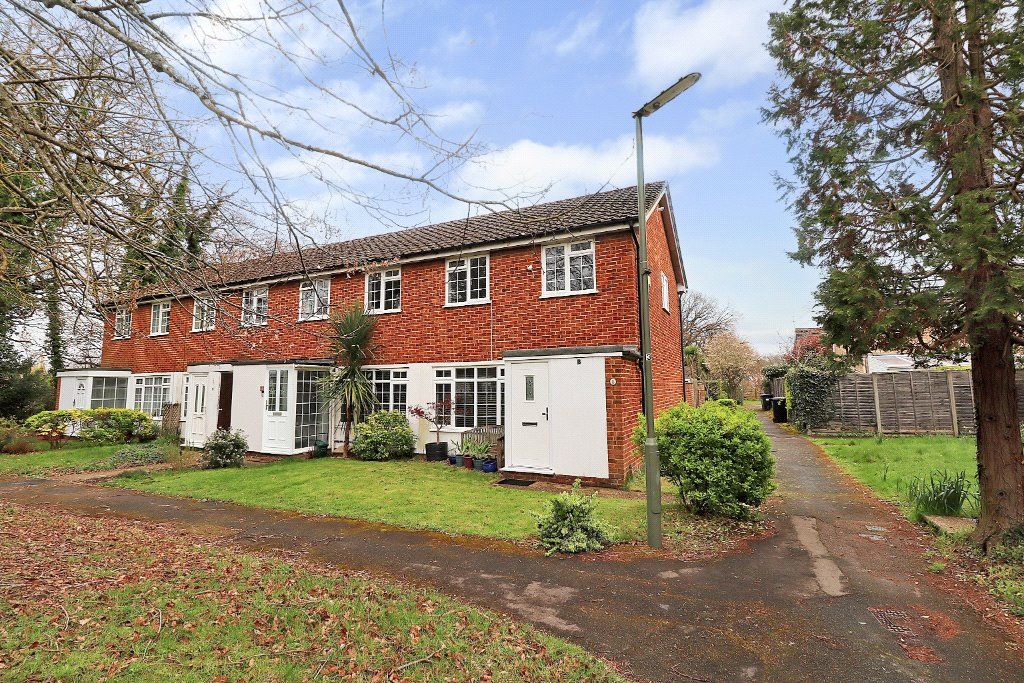 3 bed end terrace house for sale in Woking, Surrey GU21, £400,000 Zoopla
