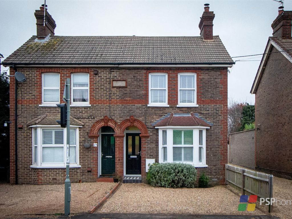 3 bed semidetached house for sale in Franklynn Road, Haywards Heath