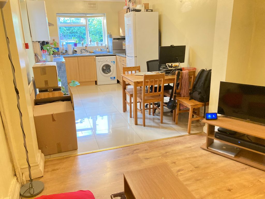 1 bed flat to rent in Very Near Craven Road Area, Ealing Broadway West