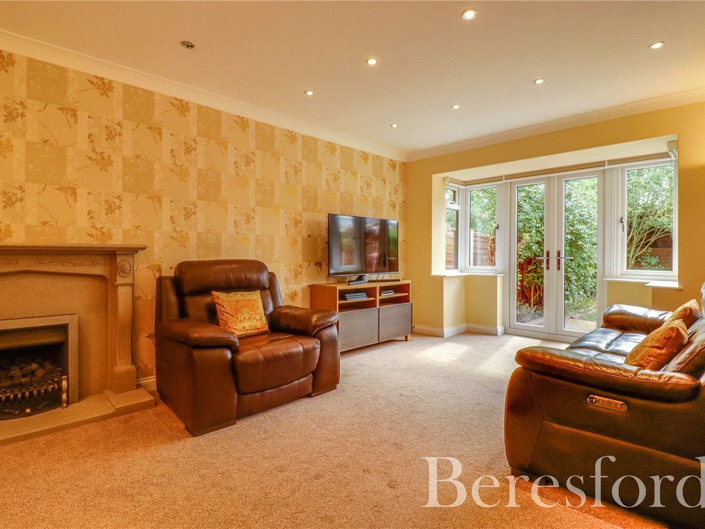 4 bed semidetached house for sale in Rosebay Avenue, Billericay CM12