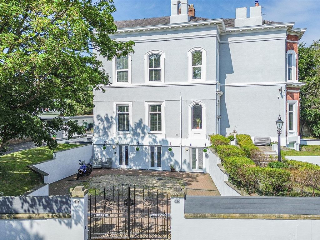 1 bed flat for sale in Westcliffe Road, Birkdale, Southport PR8, £