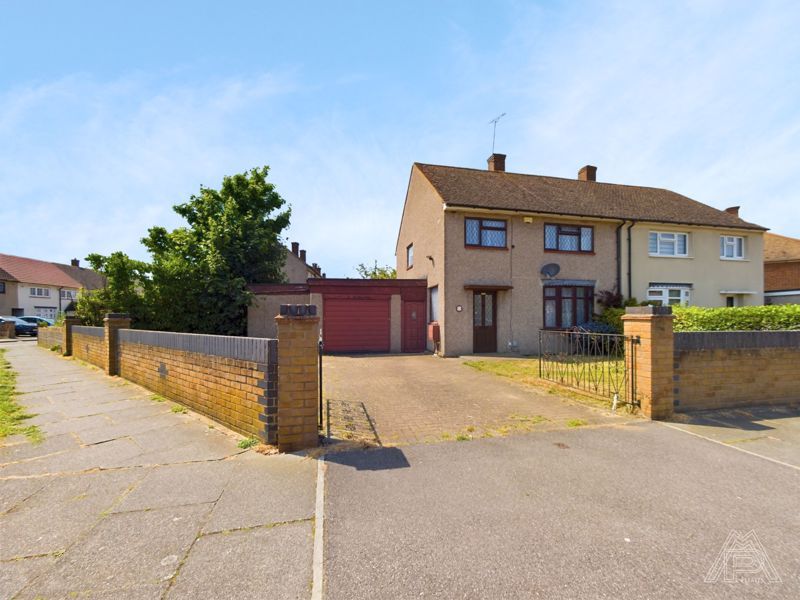 3 bed semidetached house for sale in Foyle Drive, South Ockendon RM15