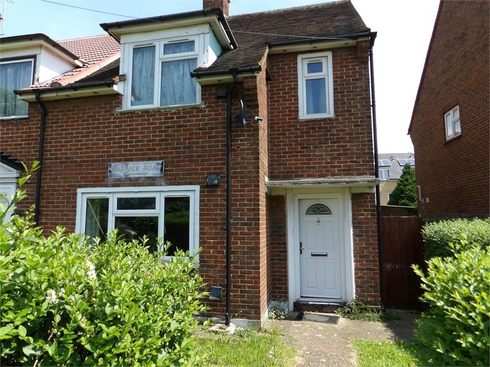 5 bed end terrace house to rent in Warwick Road, Hounslow, Greater