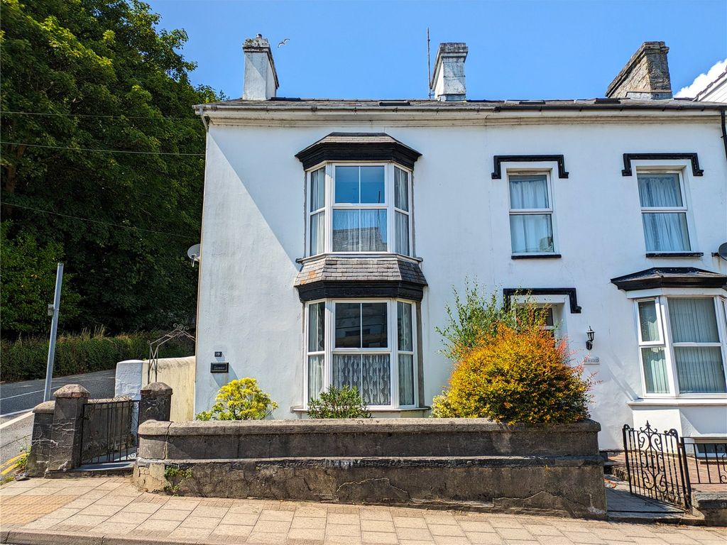 4 bed end terrace house for sale in Bank Place, Porthmadog, Gwynedd