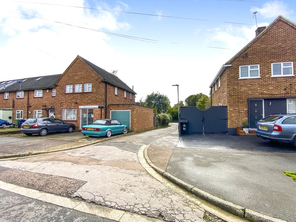 Land for sale in Shaw Close, Cheshunt, Waltham Cross EN8, £115,000 Zoopla