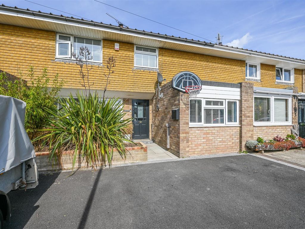 Cutfield Close, Donnington, Chichester PO19  