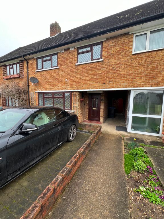 3 bed terraced house to rent in Yews Avenue, Enfield EN1, £1,950 pcm