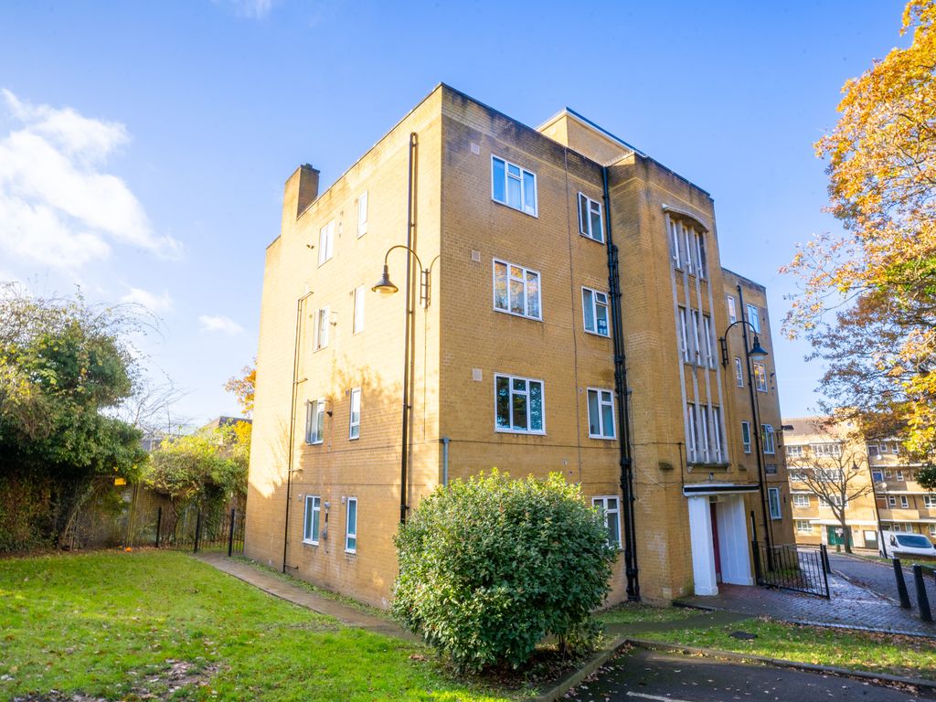 3 bed flat for sale in Garraway House, Kingswood Estate, London SE21, £