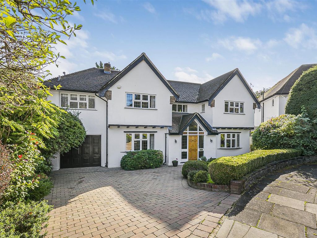 5 bed detached house for sale in Priory Close, London N20, £2,500,000