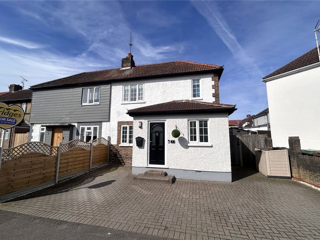 3 bed semidetached house for sale in Clive Road, Aldershot, Hampshire