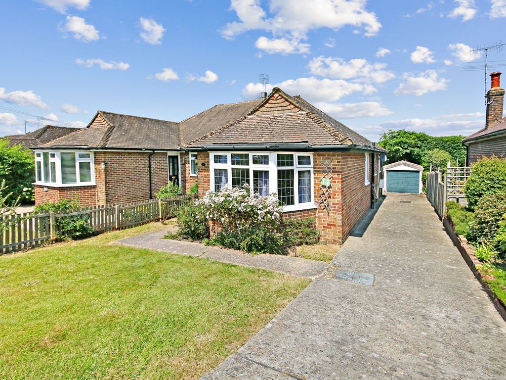 3 bed semidetached bungalow for sale in Heathcote Drive, East