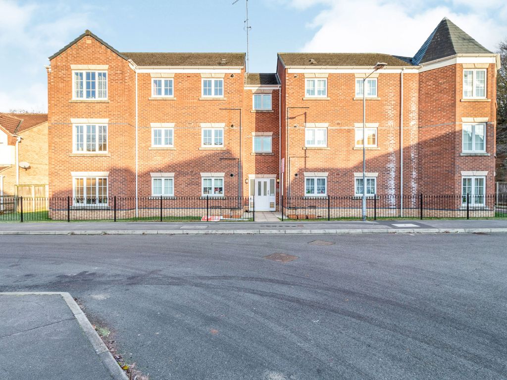 3 bed flat to rent in Heathfield Way, Berry Hill, Mansfield NG18, £725 pcm Zoopla