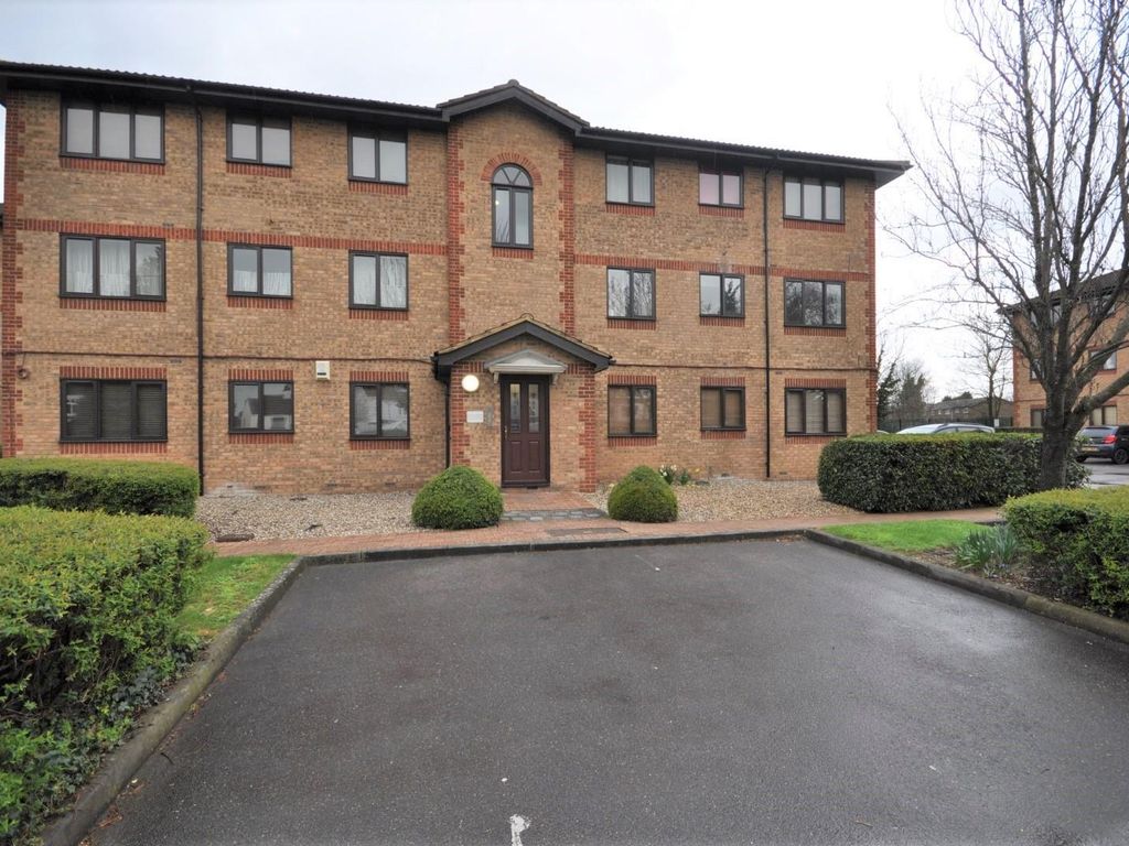 2 bed flat to rent in Hutchins Close, Hornchurch RM12 Zoopla