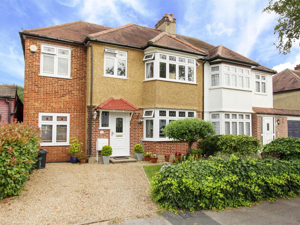 4 bed semidetached house for sale in Herlwyn Avenue, Ruislip HA4, £