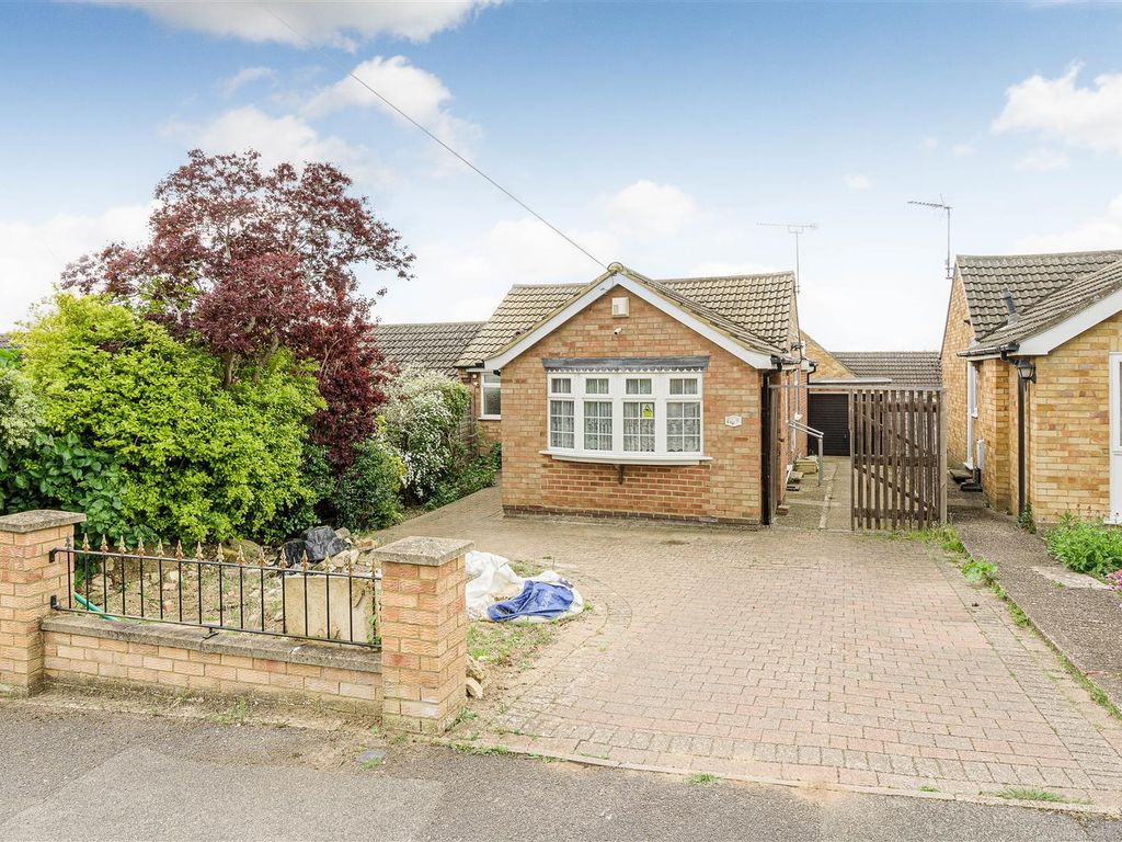 2 bed semidetached bungalow for sale in Scott Road, Wellingborough NN8