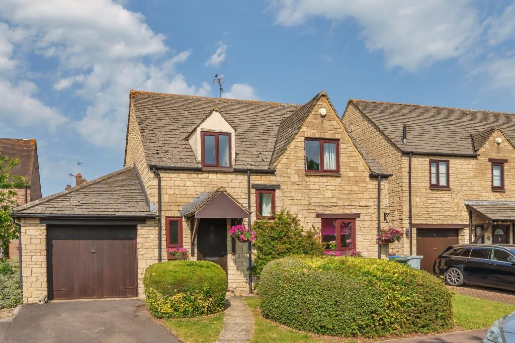 4 bed detached house for sale in Cotswold Meadow, Witney OX28, £450,000