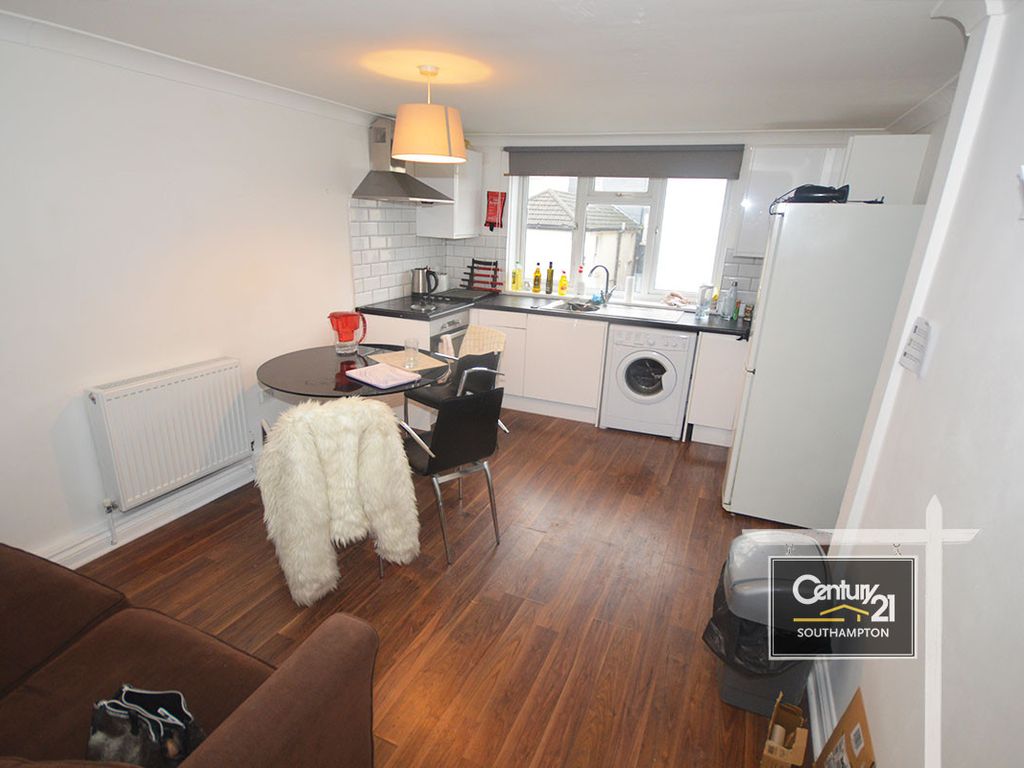 2 bed flat to rent in Ref R153470, Lyon Street, Southampton SO14
