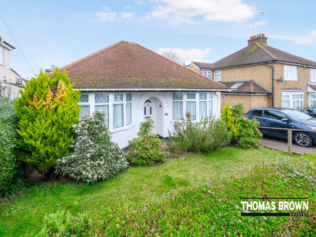 3 bed detached bungalow for sale in Hayfield Road, Orpington BR5, £