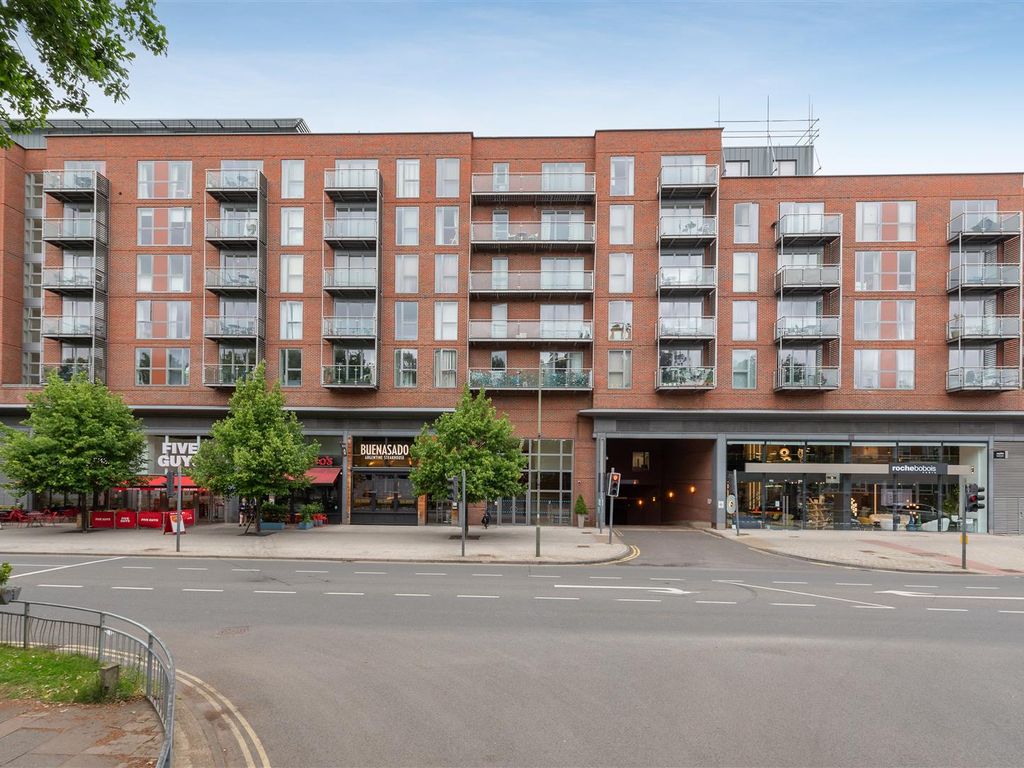 2 bed flat for sale in The Heart, WaltonOnThames KT12 Zoopla