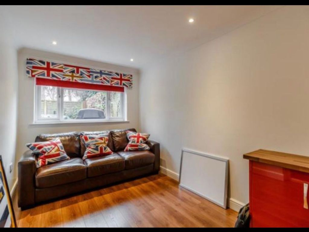 Studio to rent in High Tree Close, Addlestone KT15, £1,200 pcm Zoopla