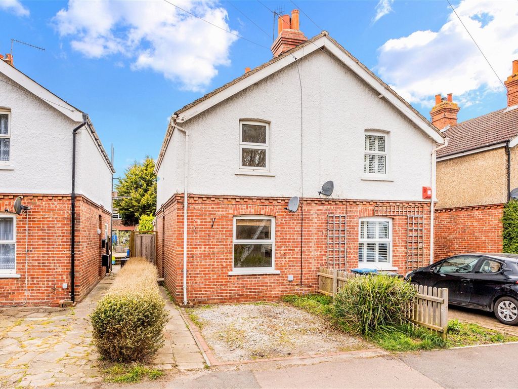 2 bed semidetached house for sale in Station Road, Lingfield RH7, £
