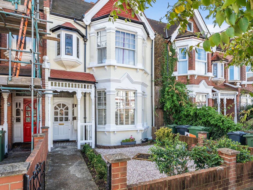 3 bed flat for sale in Heybridge Avenue, Streatham Common, London SW16