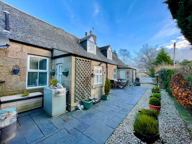 3 bed cottage for sale in Huntly AB54, £295,000 Zoopla