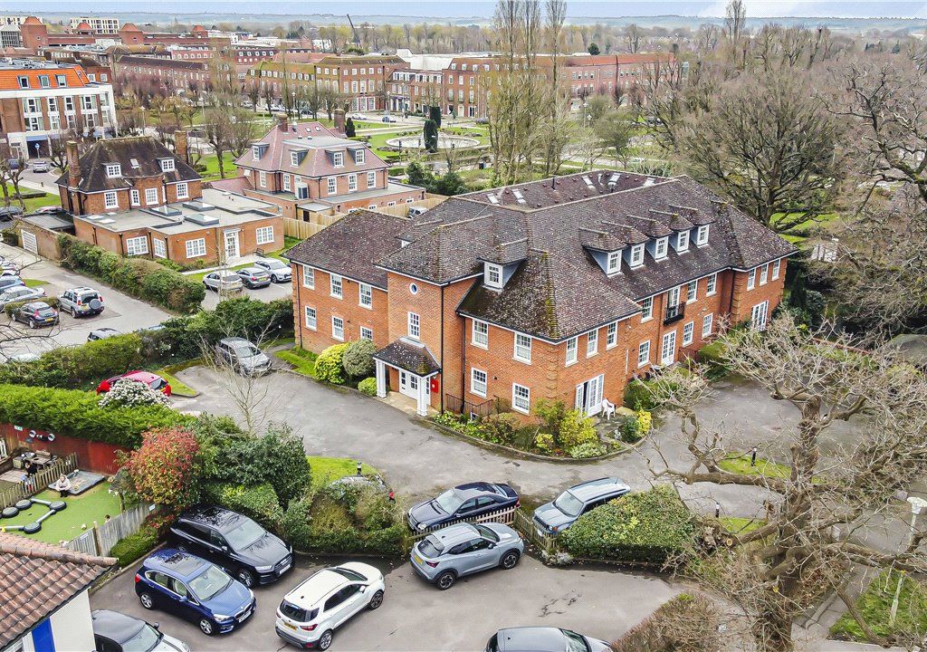 2 bed flat for sale in Guessens Road, Welwyn Garden City, Hertfordshire