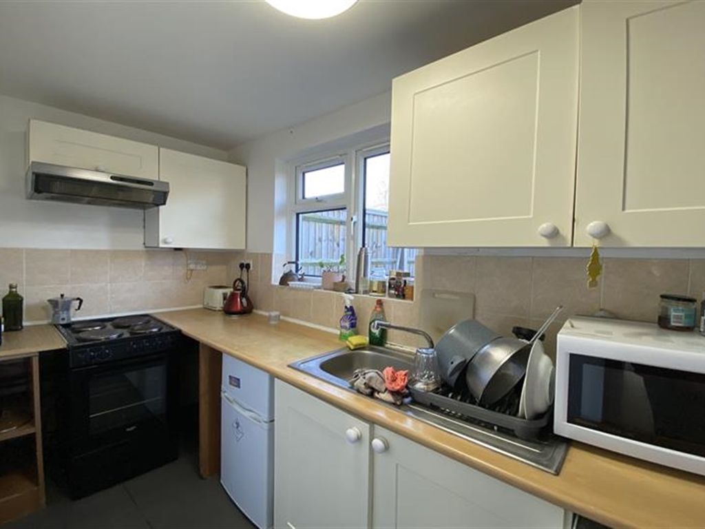 3 bed semidetached house to rent in Freelands Road, Oxford OX4, £1,550