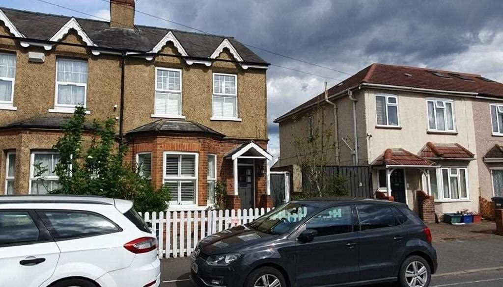 3 bed semidetached house for sale in Warfield Road, Feltham TW14, £