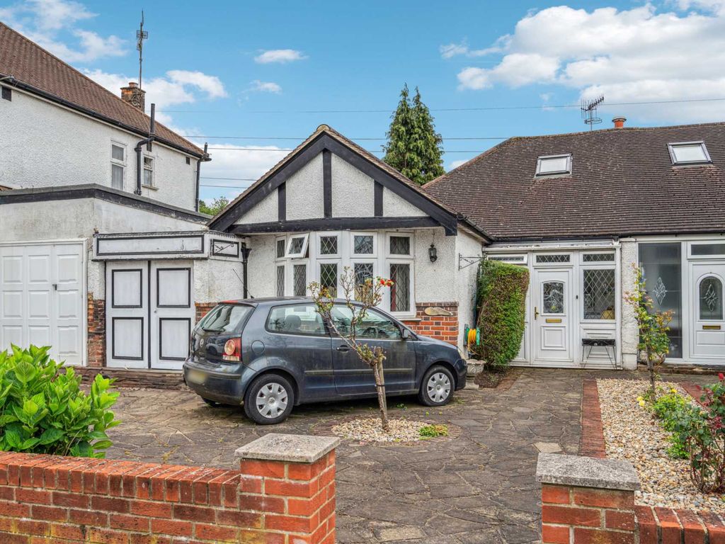 2 bed bungalow for sale in Park Avenue, North Bushey WD23, £500,000