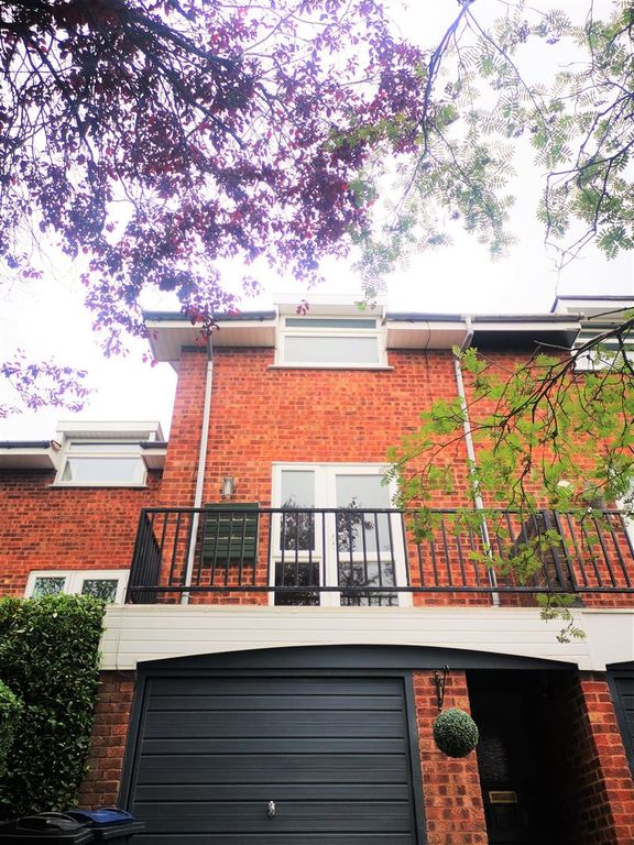 3 bed terraced house to rent in Kingfisher Way, Bournville, Birmingham