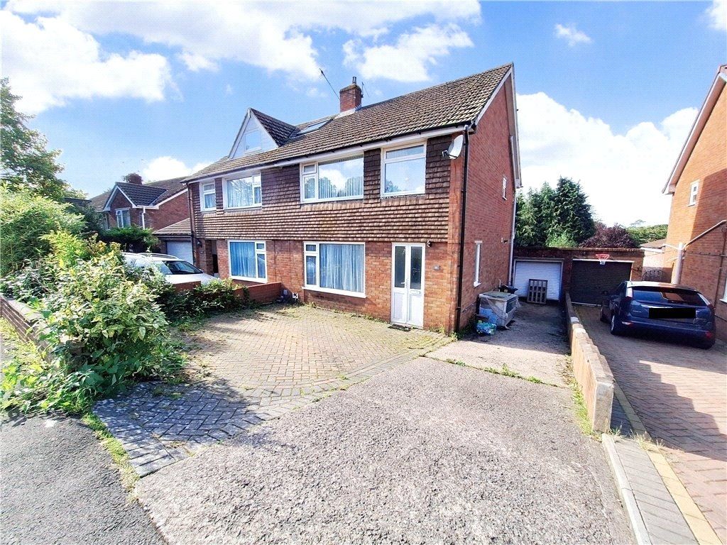 4 bed semidetached house for sale in Woolaston Avenue, Lakeside