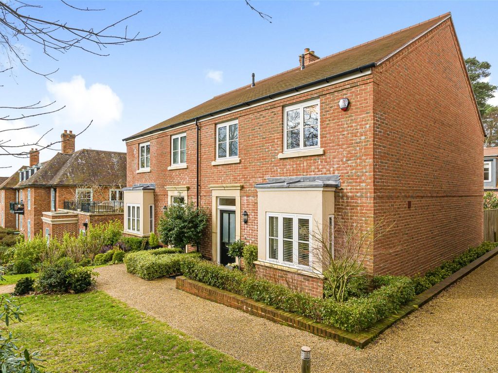 3 bed semidetached house for sale in Adams Walk, Kings Drive, Midhurst