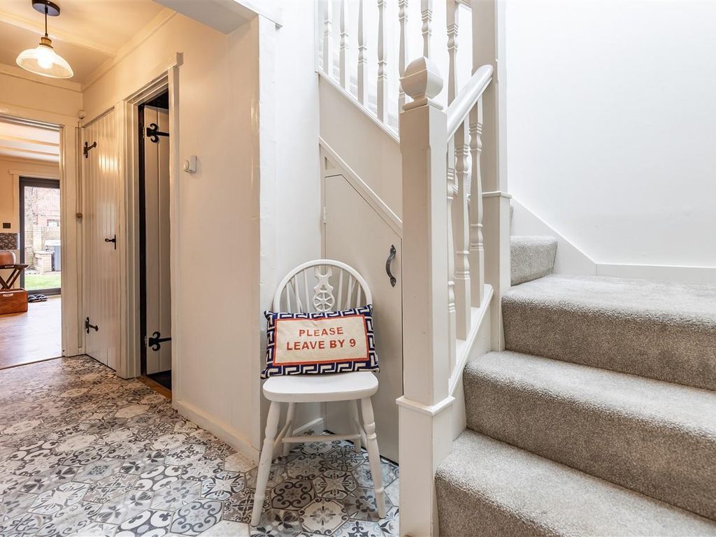 4 bed detached house for sale in London Road, Abridge, Romford RM4, £