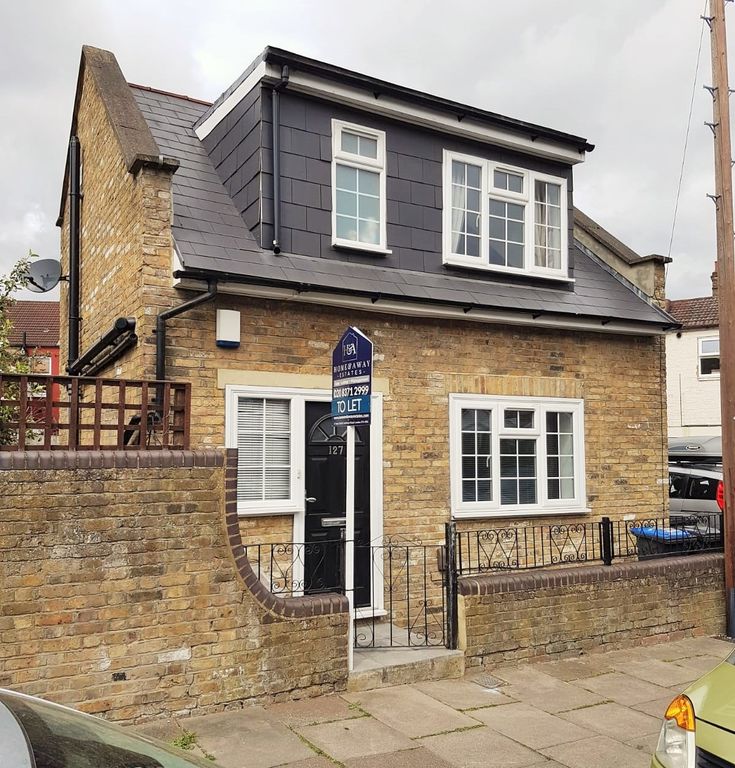 2 bed detached house to rent in Marlborough Road, Wood Green N22, £