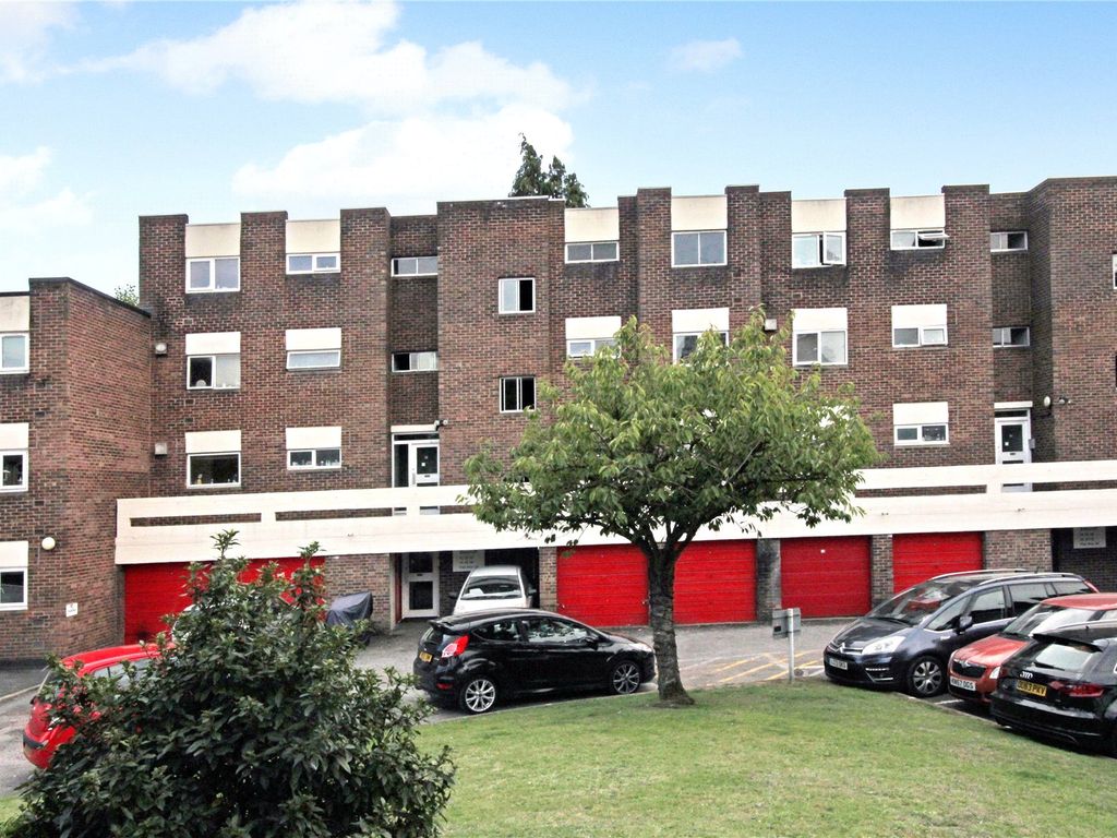1 bed flat for sale in Woking, Surrey GU22 Zoopla