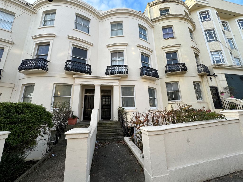 2 bed flat to rent in Lansdowne Place, Hove BN3, £1,700 pcm Zoopla