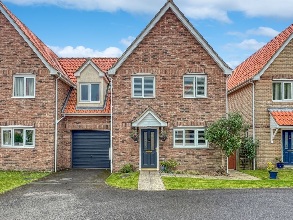 4 bed semidetached house for sale in The Hawtreys, Comberton