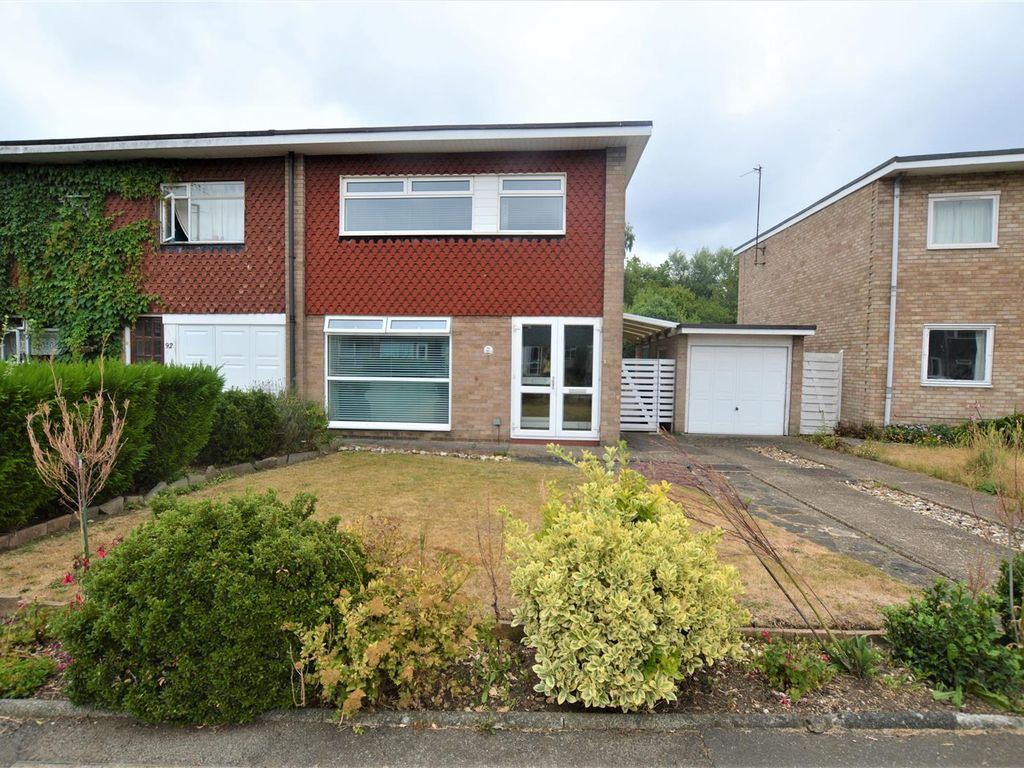 3 bed end terrace house for sale in Valley Walk, Croxley Green