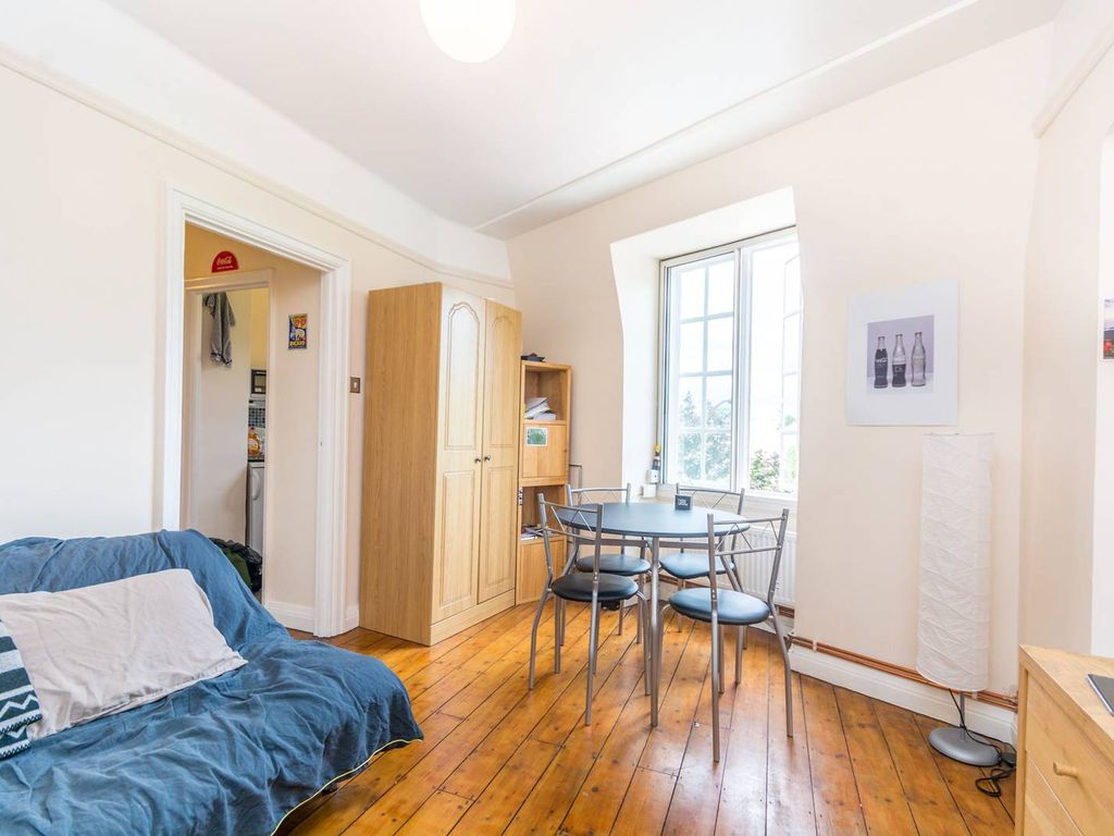 Mortimer Crescent, Maida Vale, London NW6  