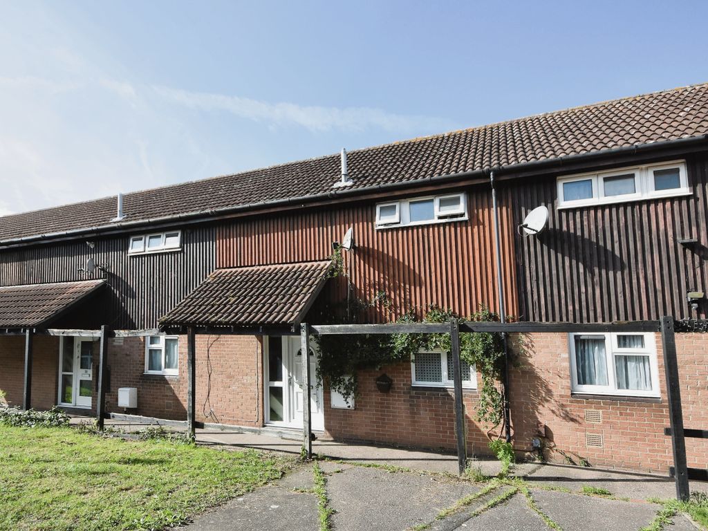3 bed terraced house for sale in Montsale, Pitsea, Basildon, Essex SS13, £260,000 Zoopla