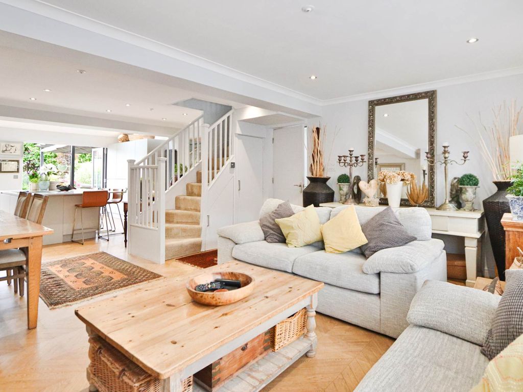 3 bed semidetached house for sale in Washington Road, Worcester Park